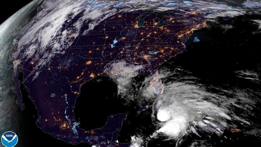 El sur de Florida se prepara para la llegada de Eta con fuerza de huracán