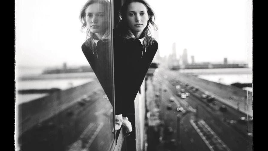 Carla Sozzani, la gran dama de la moda, muestra su universo en imágenes