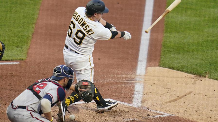 Reynolds remolca con base por bola; Piratas 2,  Bravos 1