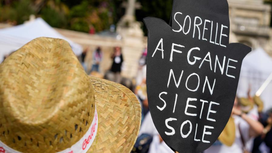 Italianos se manifiestan a favor de los derechos de afganas