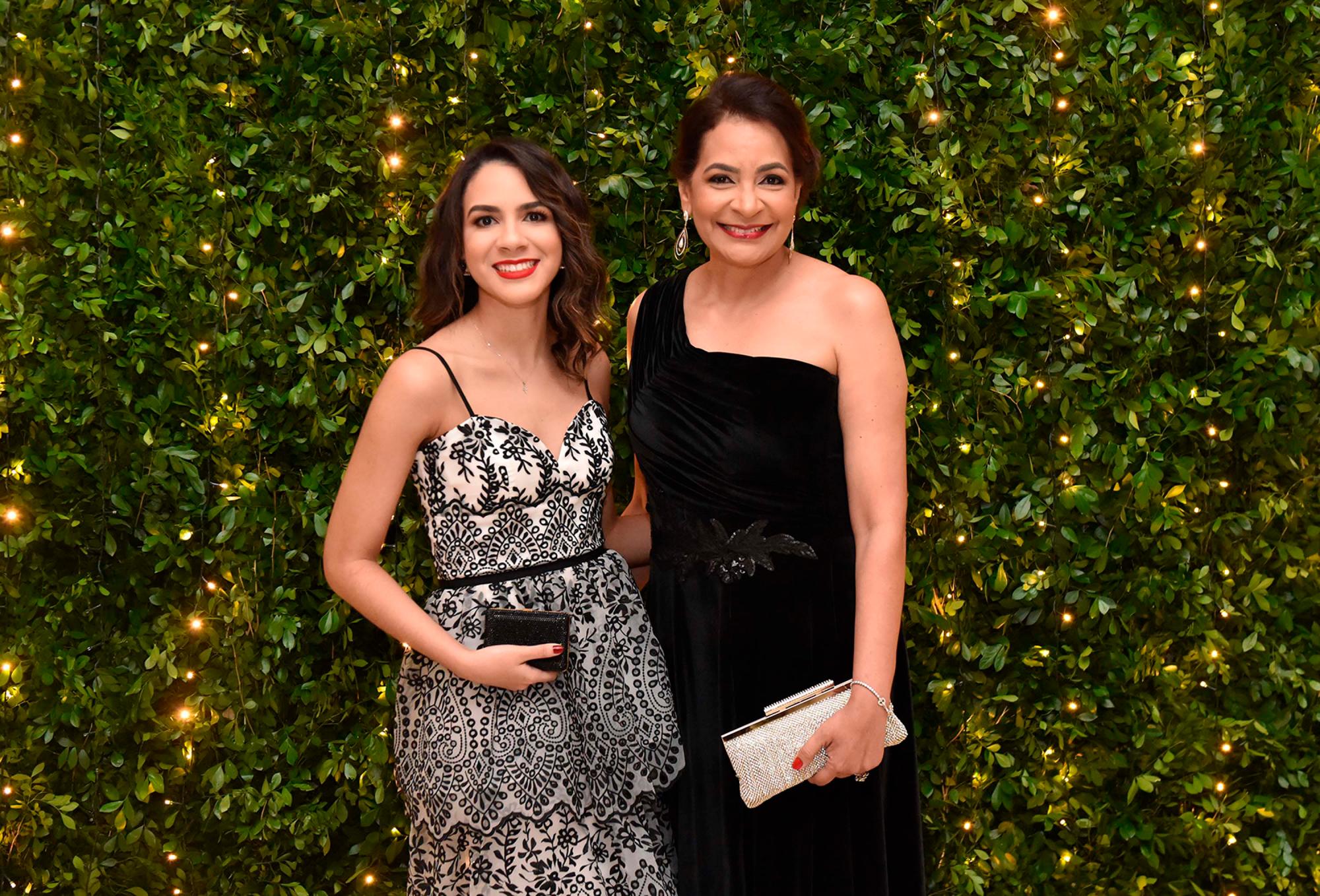 Isabela Reyes Morel y Olga Morel de Reyes 