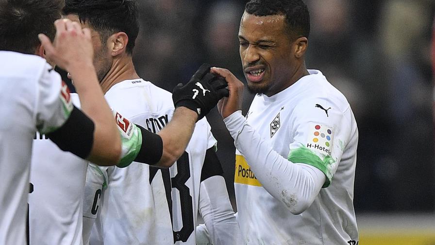 Fráncfort vence al líder de la Bundesliga y abre contienda por el título alemán