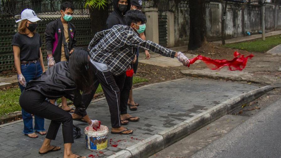 Myanmar: arrestan a cómico, desmantelan protesta de doctores