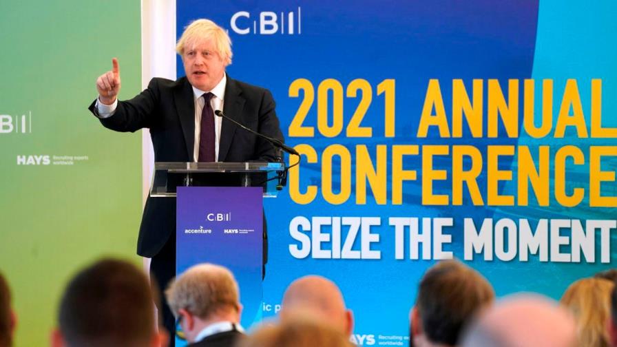 Boris Johnson se queda en blanco en medio de discurso y recurre a “Peppa Pig” 