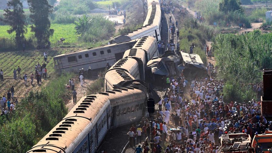 Al menos 32 muertos y 66 heridos en el choque de dos trenes en sur de Egipto