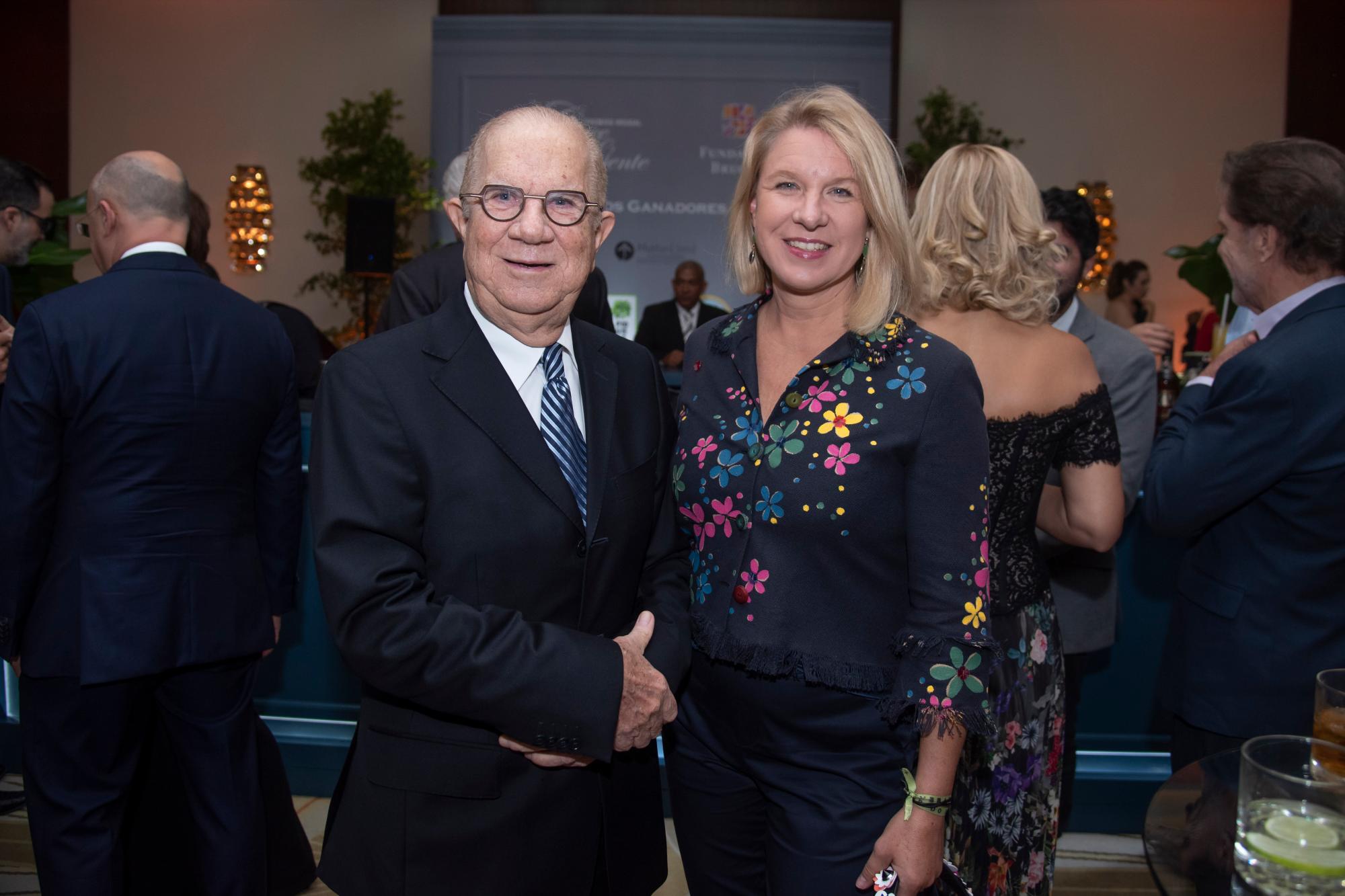 Milán Lora y Regina Pellet.