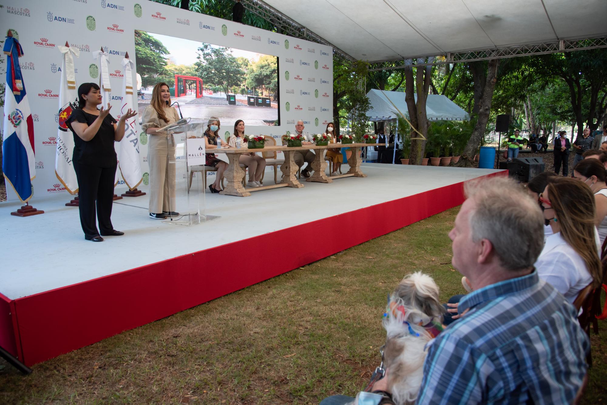 El parque canino, enclavado en el Mirador Sur de Santo Domingo, fue inaugurado por la alcaldesa Carolina Mejía. (Foto: Dania Acevedo)