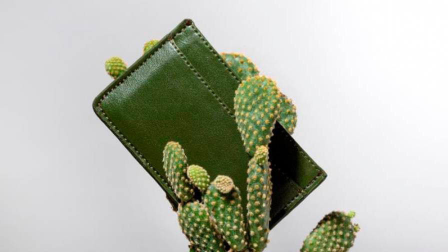 Carteras de nopal, la apuesta de un mexicano para la moda sustentable