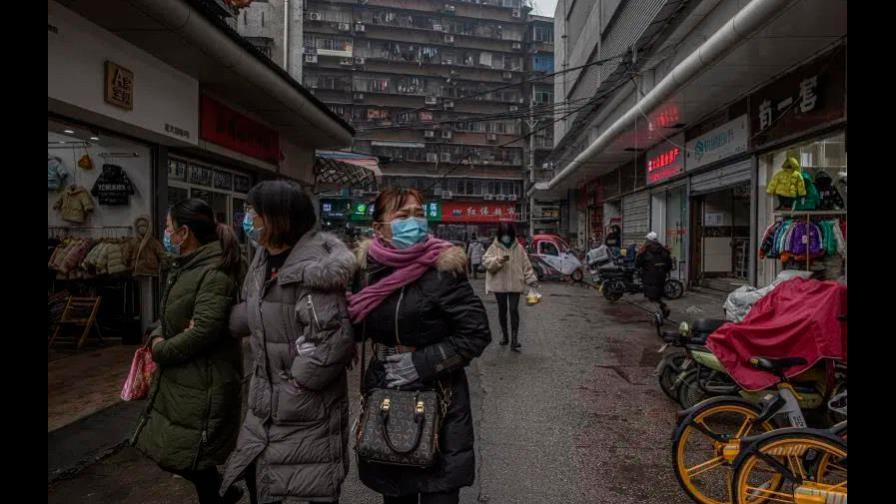 China lucha por frenar al virus un año después del histórico cierre de Wuhan