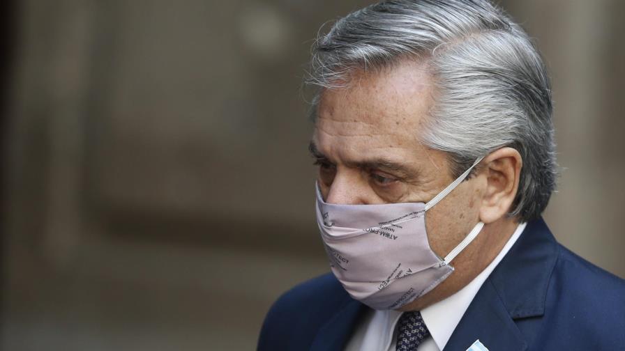 Argentina: presidente se defiende por festejo en cuarentena