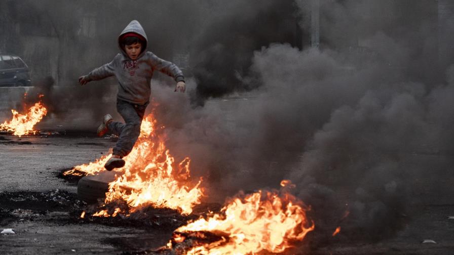 Estallan protestas en Líbano tras desplome de moneda local