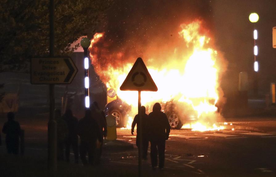 Tercera noche de disturbios en Irlanda del Norte