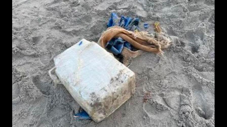 Bañista encuentra un paquete de 30 kilos de cocaína en una playa de Florida