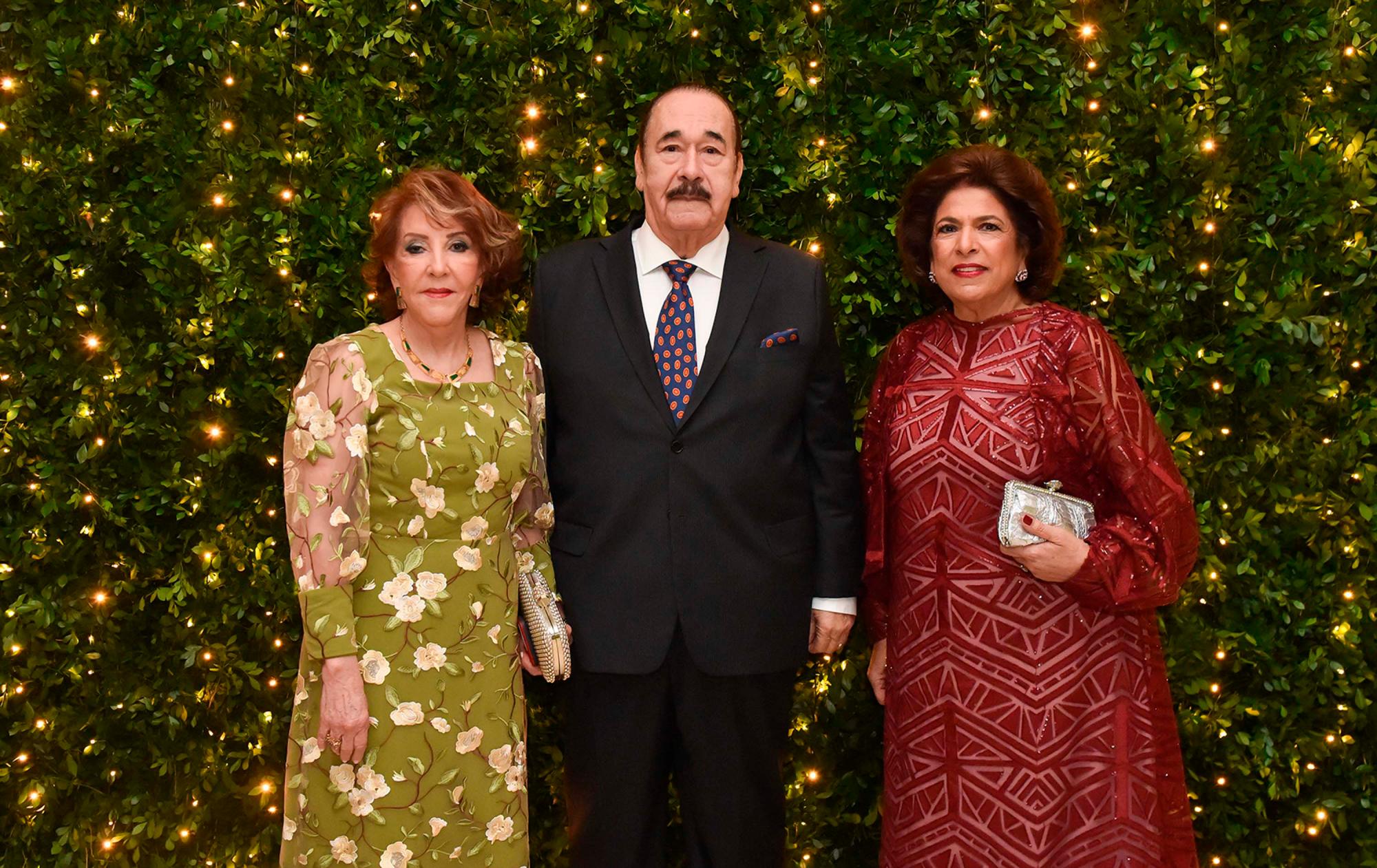 Violeta de De Luna, Emilio De Luna y Ela de Rizek.