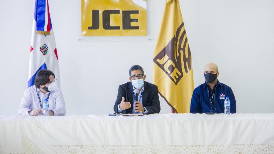 JCE se reúne con veedores y delegados de partidos para tratar cómputo de votos en el exterior