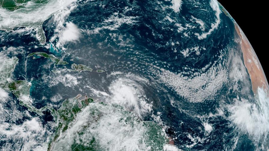 Elsa, huracán de categoría 1, está muy cerca de San Vicente y las Granadinas