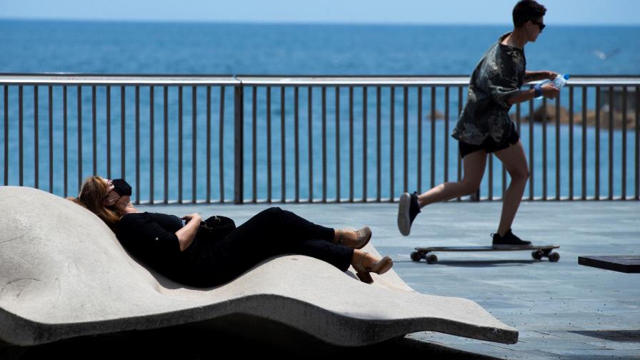 España recupera la vida cotidiana, atenta a casos importados de COVID-19 España recupera la vida cotidiana, atenta a casos importados de COVID-19