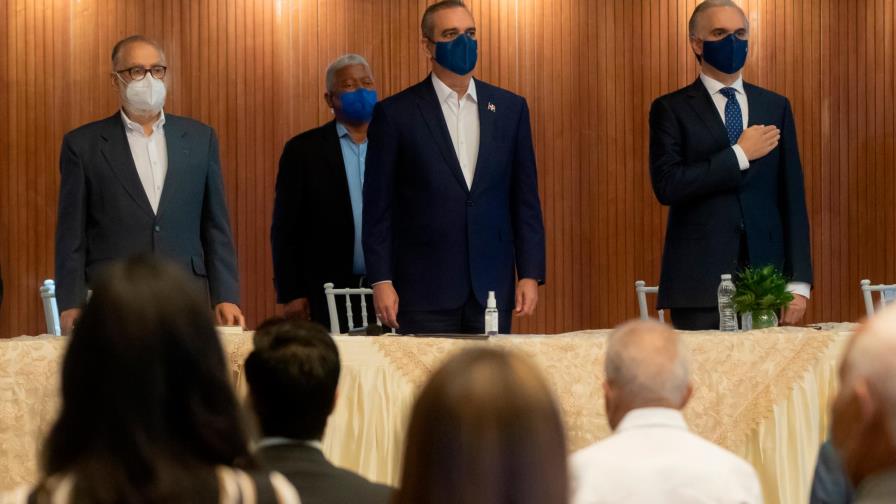 Sectores acuerdan iniciar reformas laborales en el país
Sectores acuerdan iniciar reformas laborales en el país Sectores acuerdan iniciar reformas laborales en el país
Sectores acuerdan iniciar reformas laborales en el país