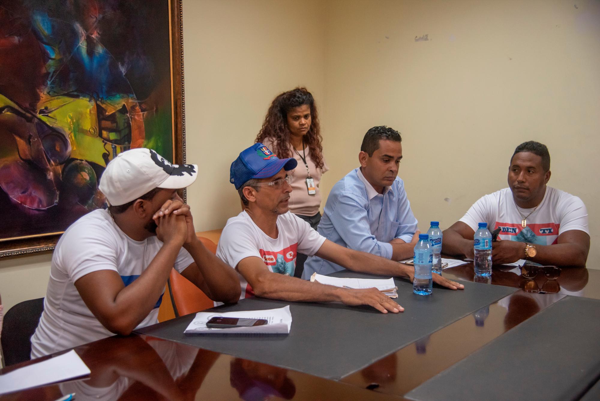 Comisión de comunitarios que fue recibido en el ayuntamiento. 