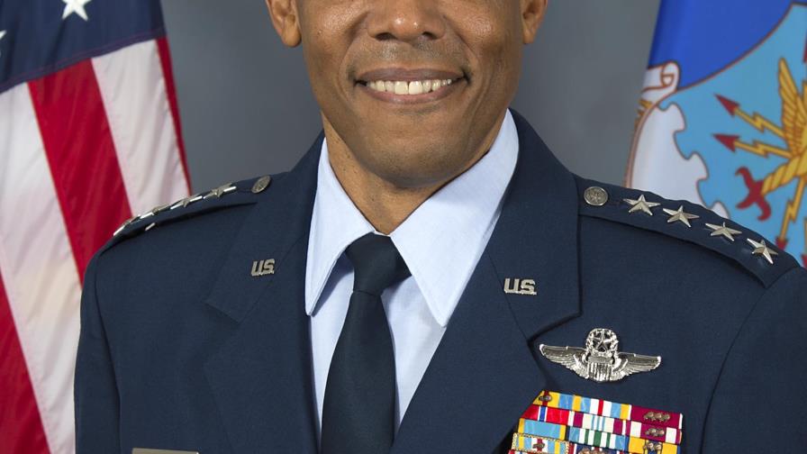 El Senado de EEUU confirma al primer jefe negro de una rama militar El Senado de EEUU confirma al primer jefe negro de una rama militar