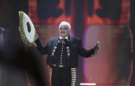 Muere Vicente Fernández, gigante de música regional mexicana
