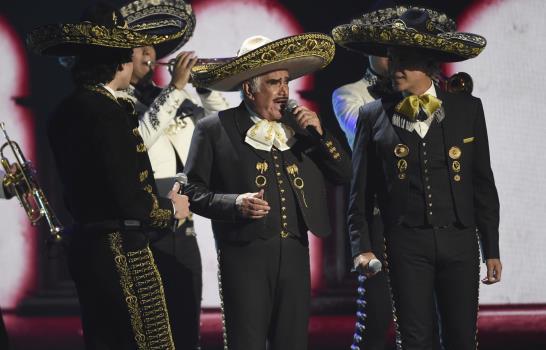 Muere Vicente Fernández, gigante de música regional mexicana