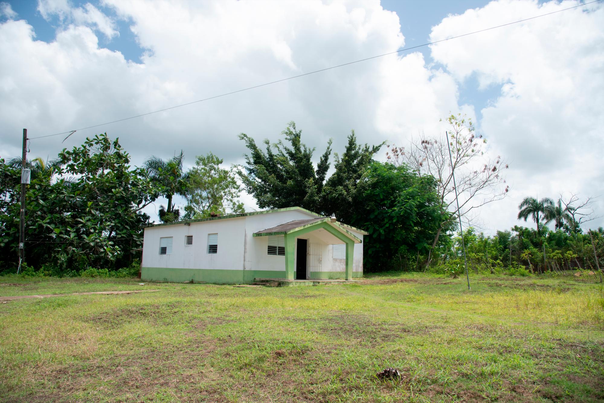 El centro de atención primaria que brinda servicio en Batey Verde de Sabana Grande de Boyá.