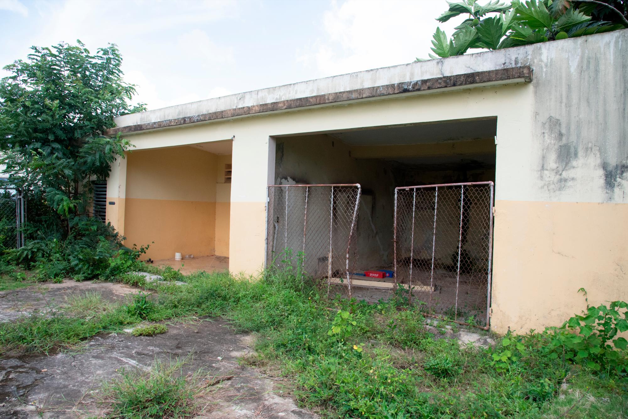 Otra área del centro de salud que está abandonada.