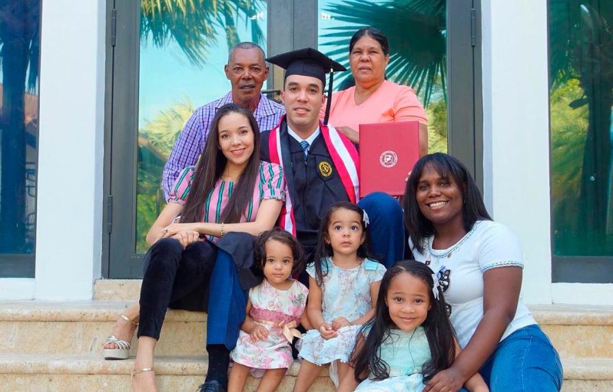 Pelotero Ubaldo Jiménez se gradúa con honores en universidad en Florida