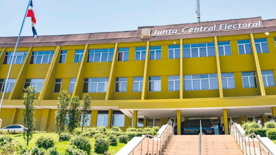 Enfrentamiento estadístico entre JCE y Salud Pública por cifras de muertes por COVID-19 