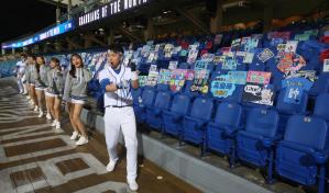 Béisbol prosigue y entusiasma en Taiwán, con parques vacíos