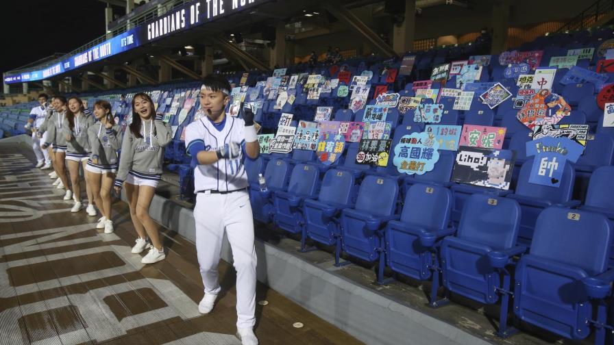 Aun con parques vacíos, béisbol entusiasma en Taiwán