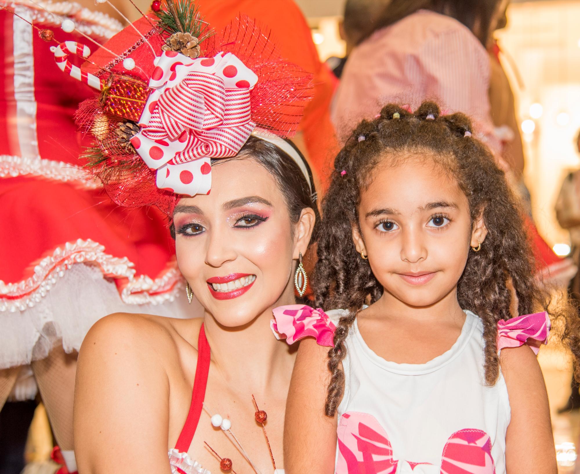 Los pequeñines como Naomy Idler interactuaron con los personajes.