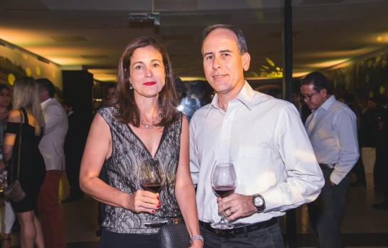  Supermercados Bravo ofrece una “Noche con el Experto” a cargo de José Peñín