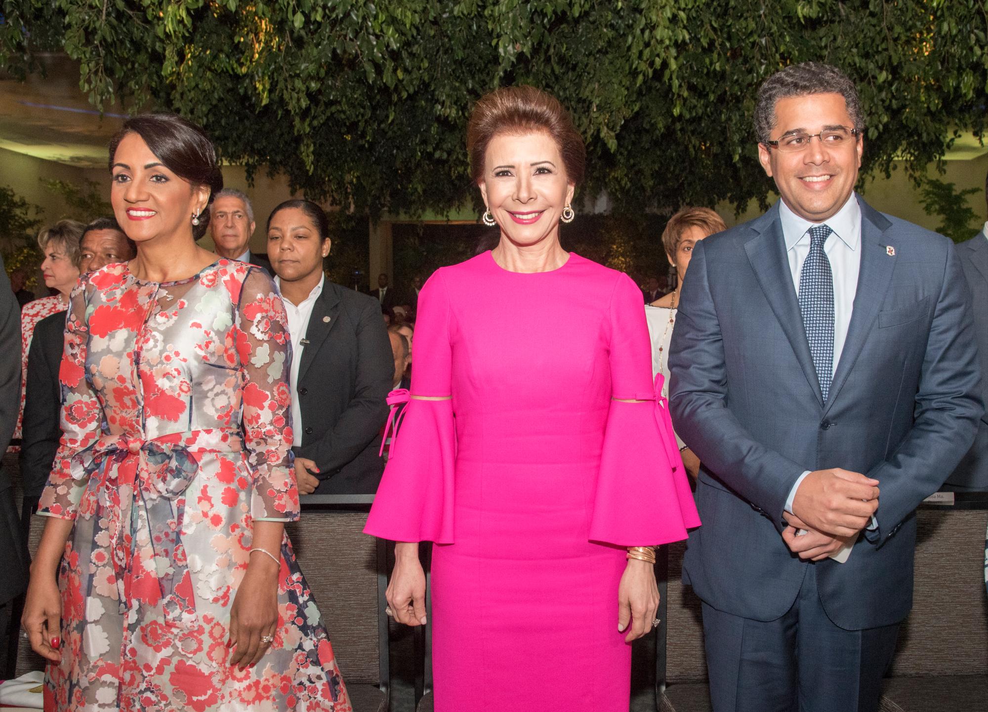 Cándida Montilla de Medina, Melba Segura de Grullón y David Collado.