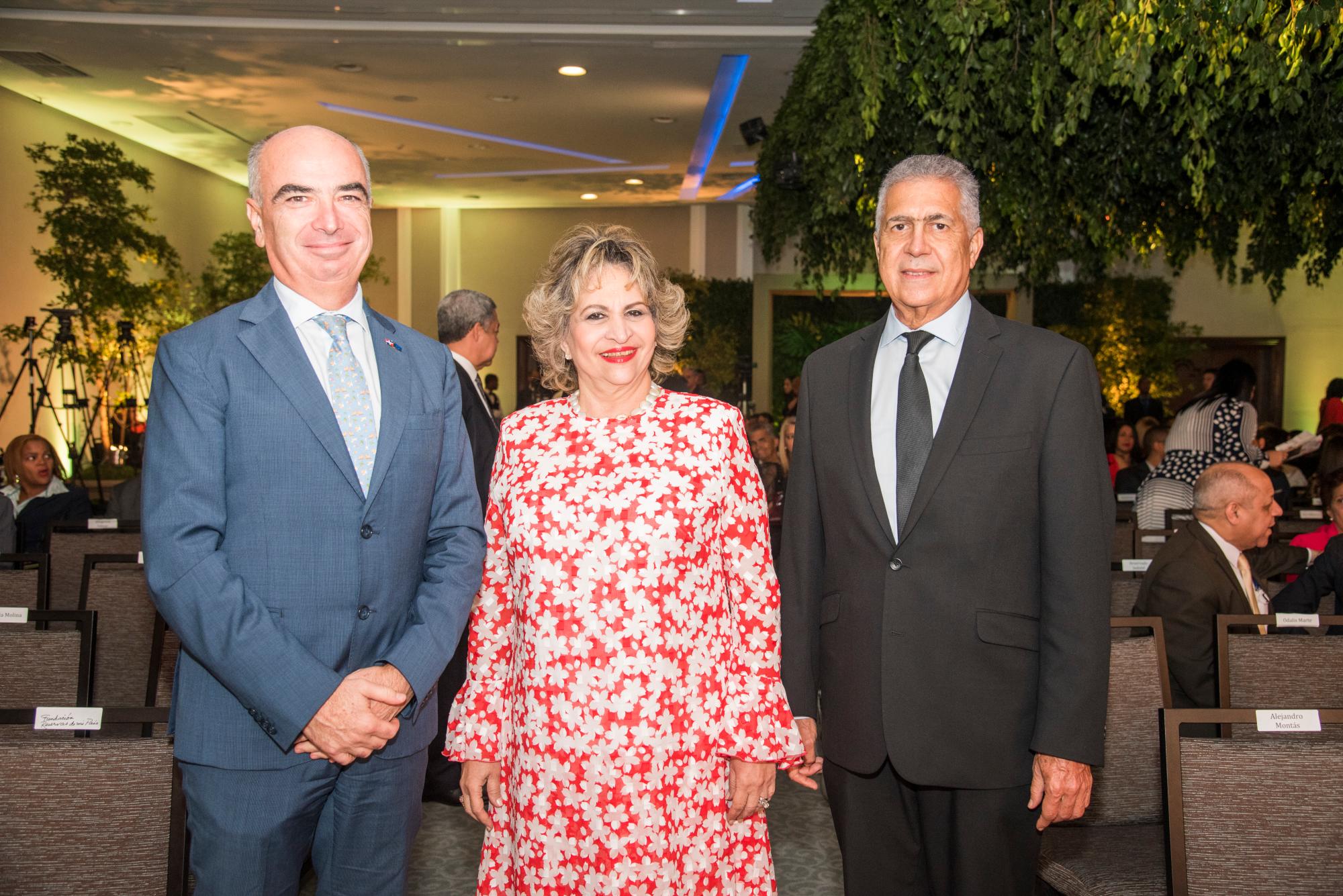 Gianluca Gripppa, Alexandra Izquierdo y Polibio Díaz.