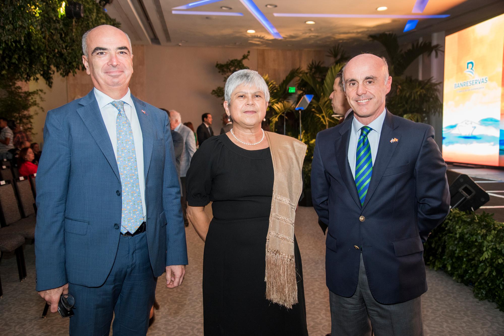 Gianluca Grippa, Xinia Vargas y Alejandro Abellán.