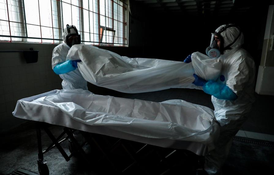 “Roban” cadáveres de víctimas de coronavirus en Indonesia