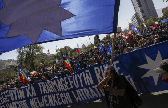 Indígenas chilenos se manifiestan; policía reprime protesta