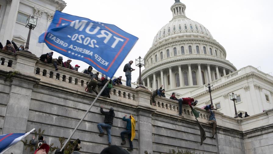 Asaltantes del ataque al Capitolio de EEUU borran evidencia