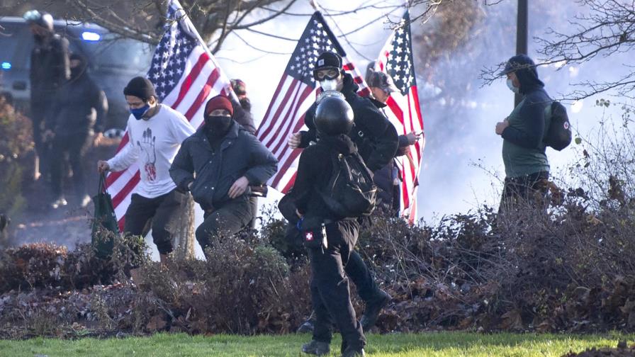 Balean a persona durante protesta en el estado de Washington