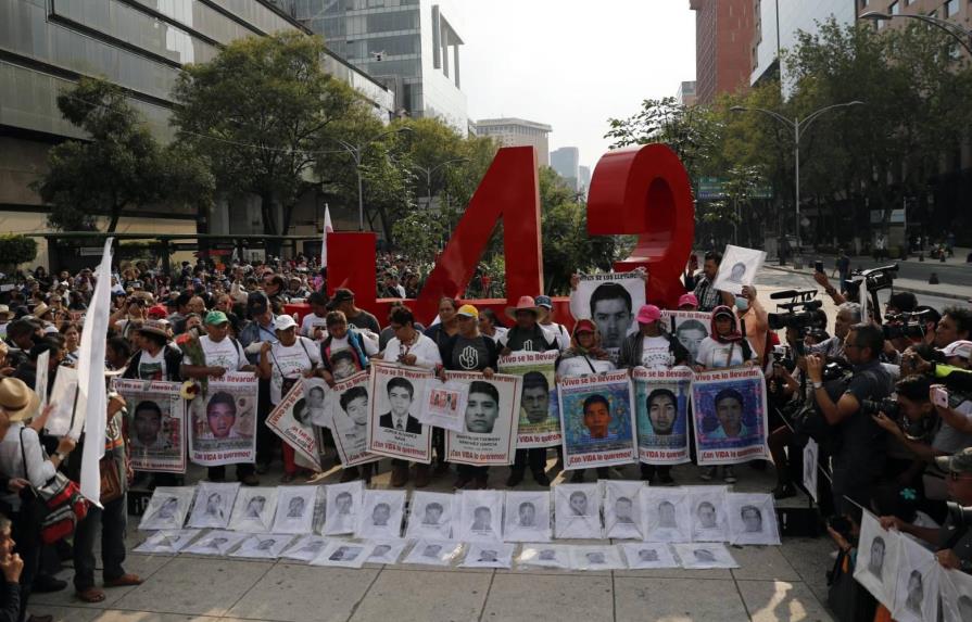 México busca detener a exfuncionario clave en caso de Ayotzinapa