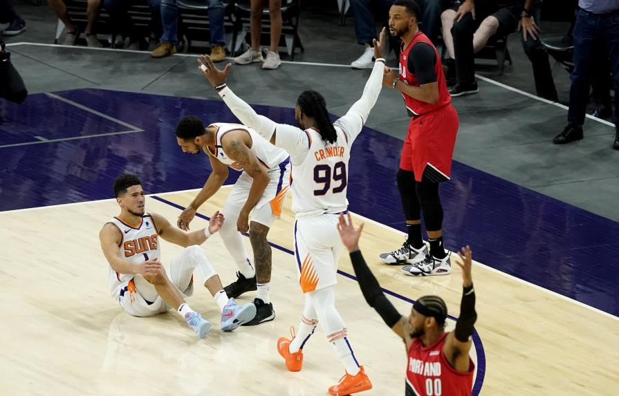 Vídeo | Suns superan a Blazers con tiros libres de Booker