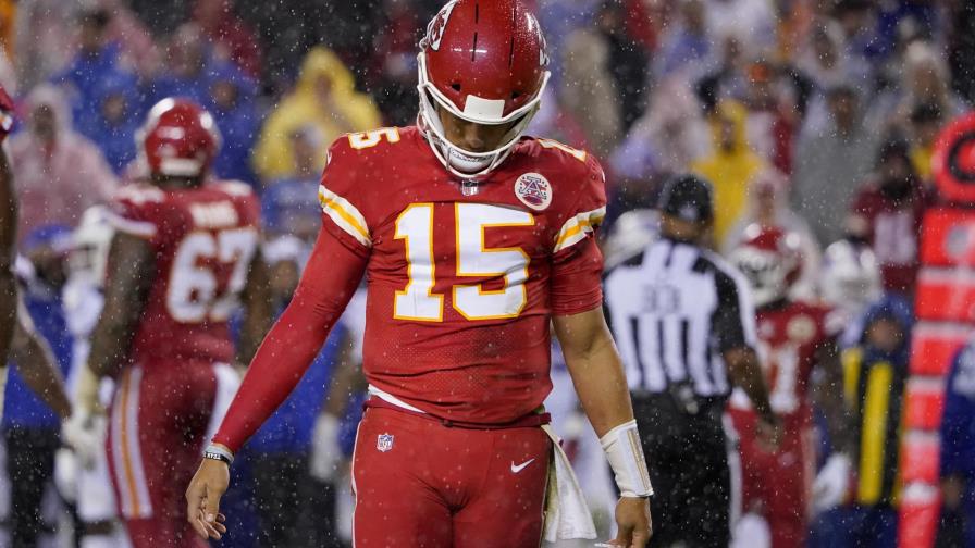 Los Chiefs hacen agua por todas partes