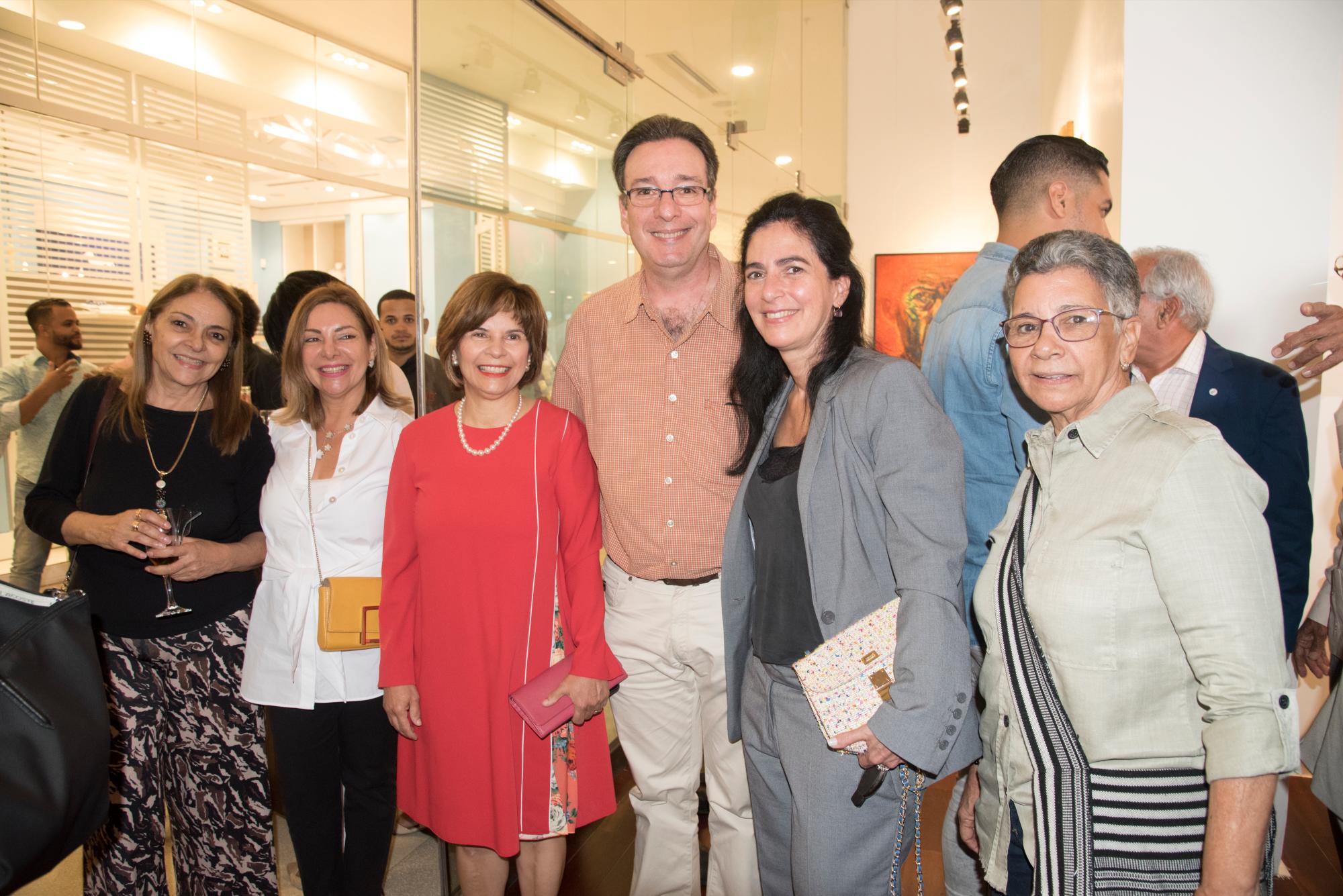 Mildred Canahuate, Andrea Guzmán, Susy Guzmán, Carlos Acero, Marta García de Acero y Mayra Johnson.
