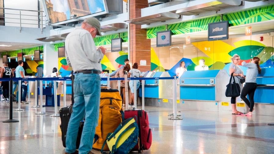 Aeropuerto Las Américas sube el precio del estacionamiento