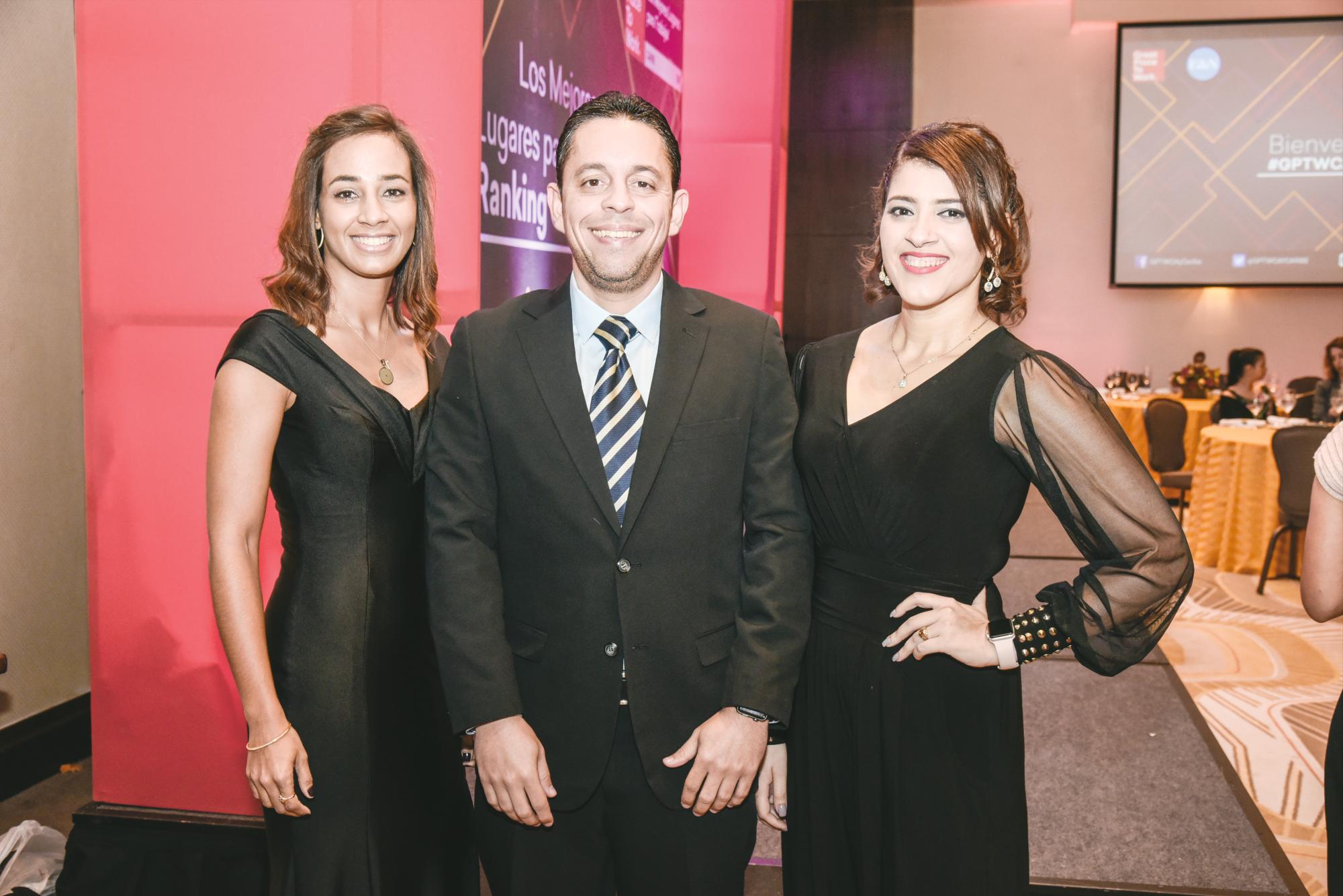 Paola Frías, Reny Medina y Pamela Ortiz.