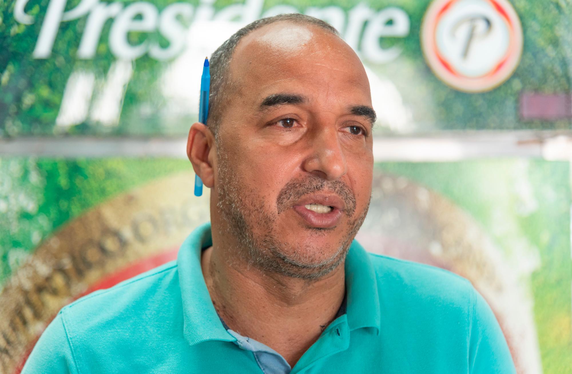 Vidal Roa, gerente del colmado Dumé, en la calle Max Henriquez Ureña.