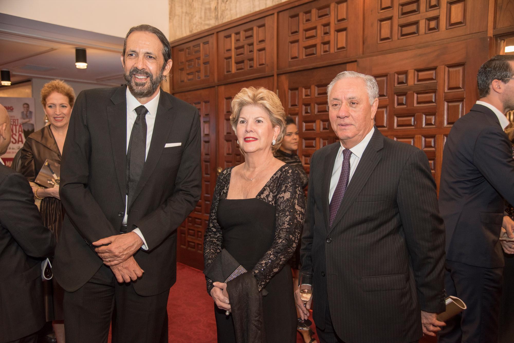 Juan Luis Guerra, Norma de Vargas y Leonardo Vargas.