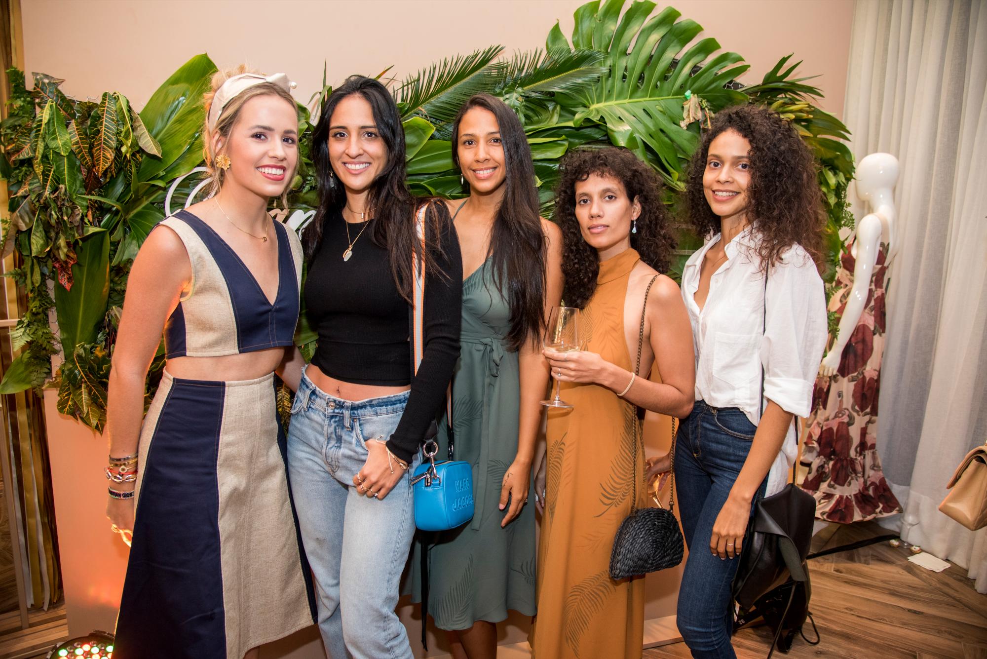 Danielle Barkhausen, Andrea Hernández, Merydania Pérez, Claudia Madera y Massiel Federo.